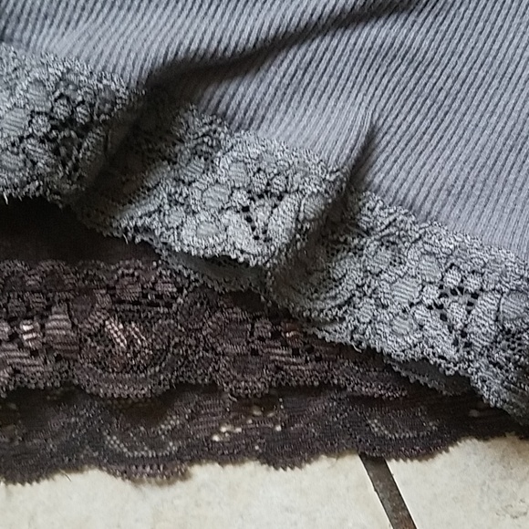 Bundle 2 Lace Trim Layering Tank Tops - Picture 3 of 3